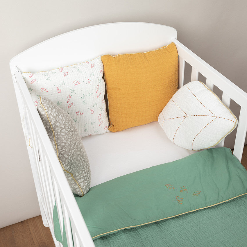 Decorative cushion in modular tetra that can be used as a cot bumper or playpen bumper - Prémaman